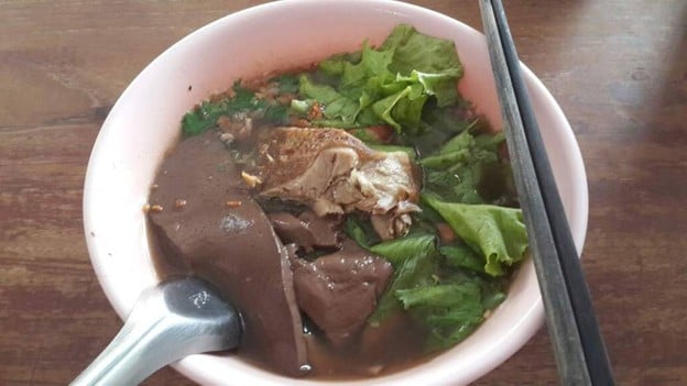 ก๋วยเตี๋ยวเป็ดตุ๋นโกรุทธิ์