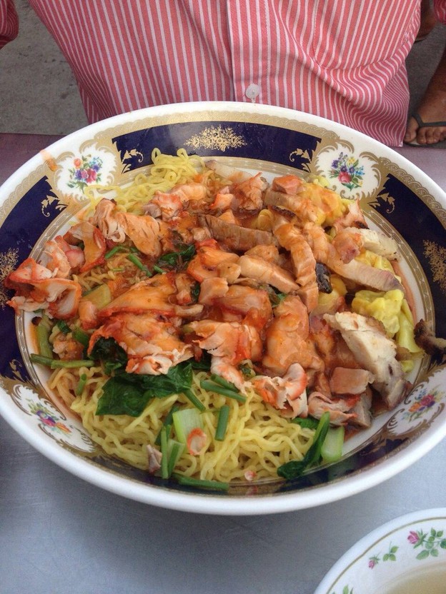 บะหมี่เกี๊ยวนายแดง