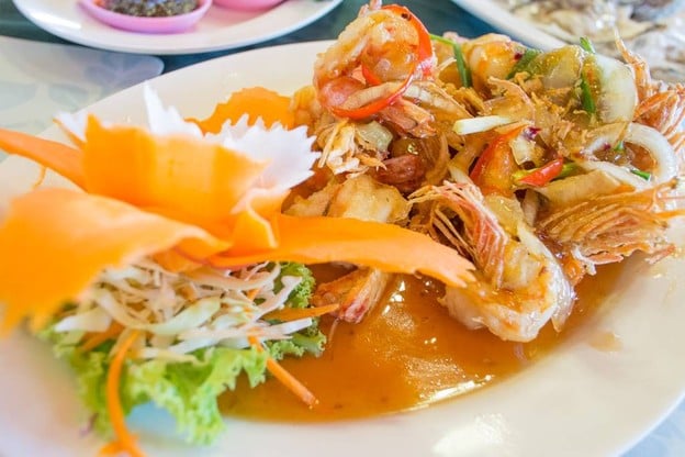 ชายเลซีฟู้ด
