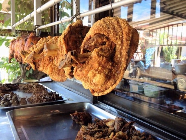 ขาหมูกรอบ-ไก่ย่าง สันมะเฟือง