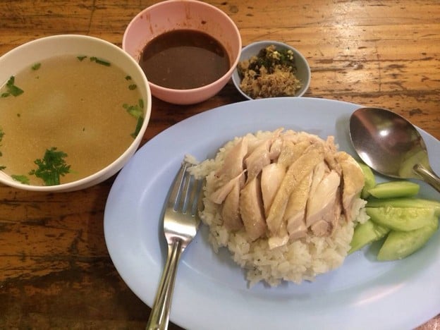 แดนข้าวมันไก่ สาขาสันทรายสายเก่าเยื้องปั๊มPT