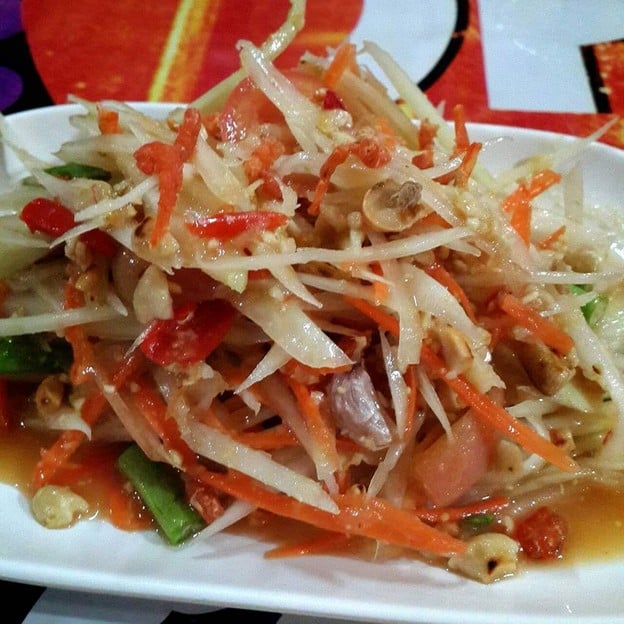 ป้าแดงลาบอุบล 5 บางแสน ห้า