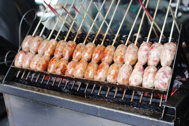 ไส้กรอกแม่อุดม ใกล้ริมปิงนวรัฐ