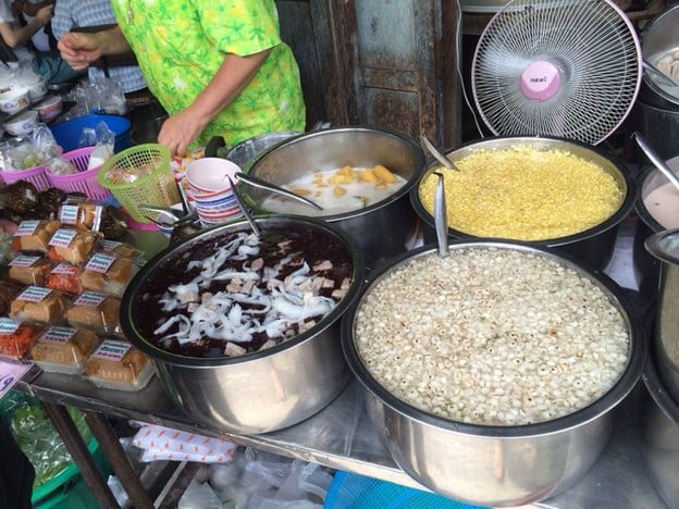 ขนมหวานเจ๊น้อย ตลาดสามชุก