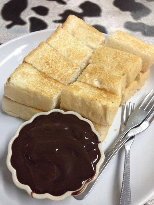 ร้านนมสด & ปังจิ้มช็อก (ตลาดจันทร์กุมาร)