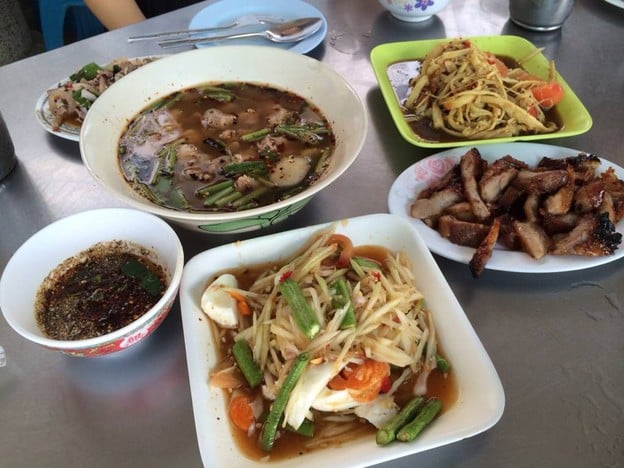 ส้มตำป้าหมอน (ศาลเจ้า)