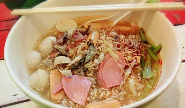 ฮัท มาม่าปากระเบิด สันติธรรม