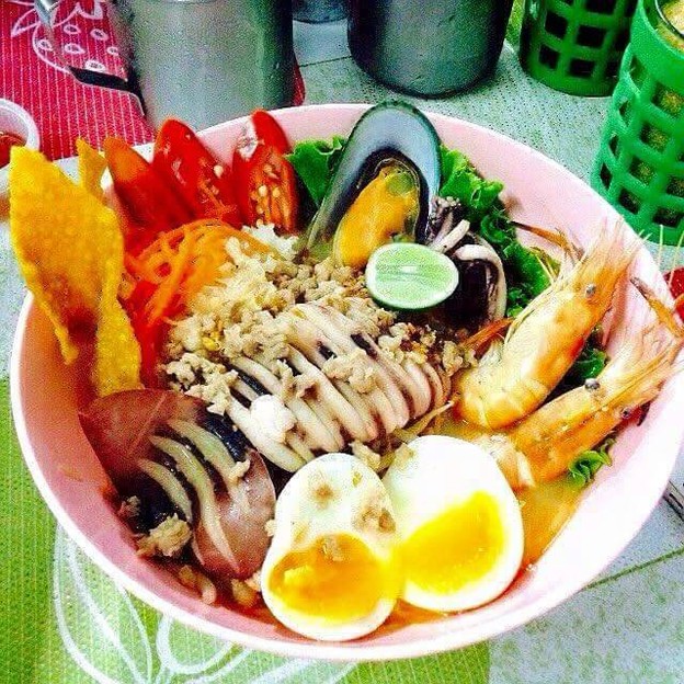 ก๋วยเตี๋ยวต้มยำไข่หวานประตูสวนดอกเชียงใหม่