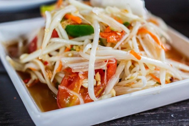 ผัดไทยไก่ฉีก♨️หมี่ไก่ฉีก+เกี๊ยวกรอบ ผัดไทยอาม่า พัทยา