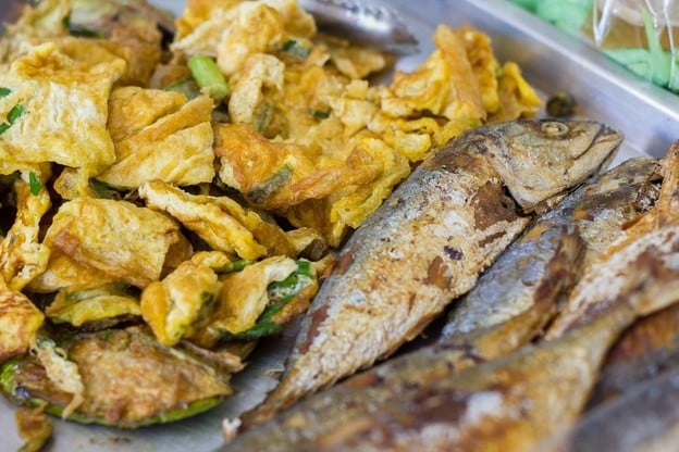 ข้าวราดแกงแปดริ้ว