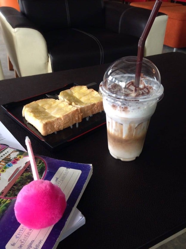 บ้านปูนเปลือย