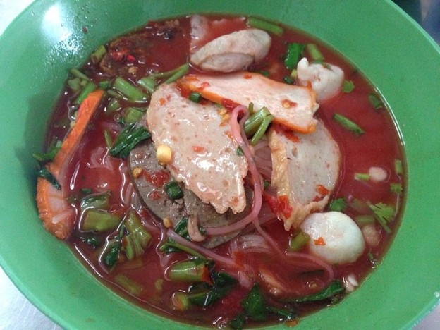 ก๋วยเตี๋ยวลูกชิ้นปลานายหอย