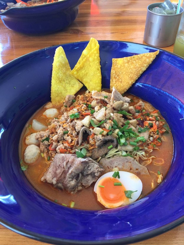 โกต่ายก๋วยเตี๋ยวหมูต้มยำชามยักษ์