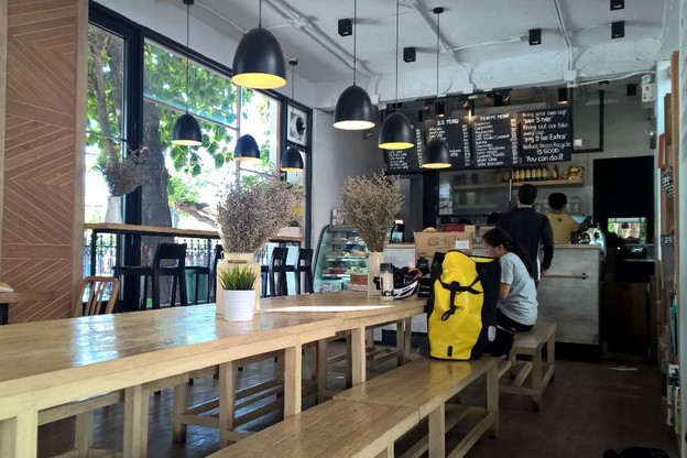 Cafe Velodome ถนนพระสุเมรุ