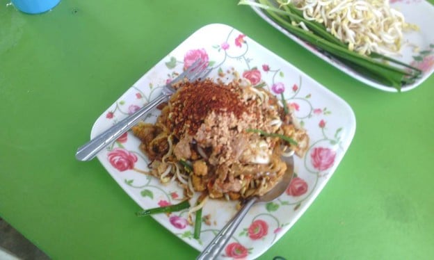 ยายรวมกะตาช่วยผัดหมี่โคราช