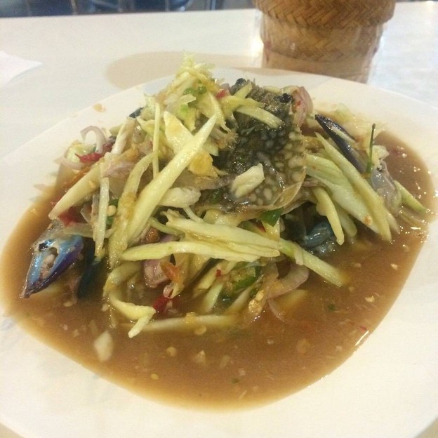 ส้มตำปูแดง สินธร
