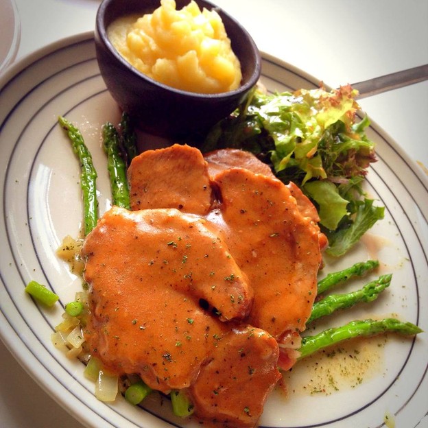 All Six To Twelve Café & Social Bar หลังสวน