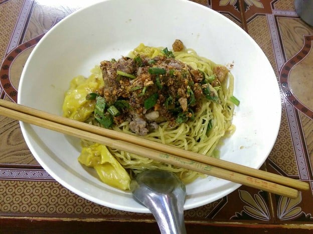 บะหมี่สามเหลือง ถนนสุเทพ