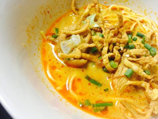 น้ำเงี้ยวป้าสุข ก๋วยเตี๋ยว 12 ปันนา สีลม