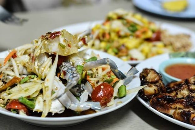 เจ๊ต่ายส้มตำ