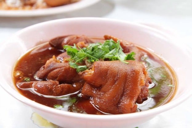 พรเพ็ญขาหมูเสวย