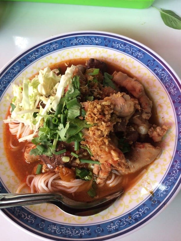 ร้านขนมจีนแม่จันทร์แพร่งนรา