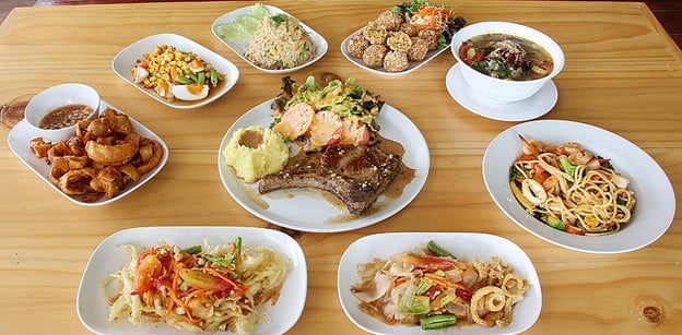 ผัดไทยไก่ฉีก♨️หมี่ไก่ฉีก+เกี๊ยวกรอบ ผัดไทยอาม่า พัทยา