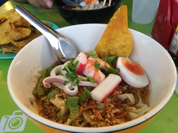 ก๋วยเตี๋ยวไข่ต้มยำ 3 รส กาดมาลิน