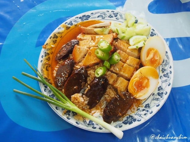 ข้าวหมูแดง สนทศ