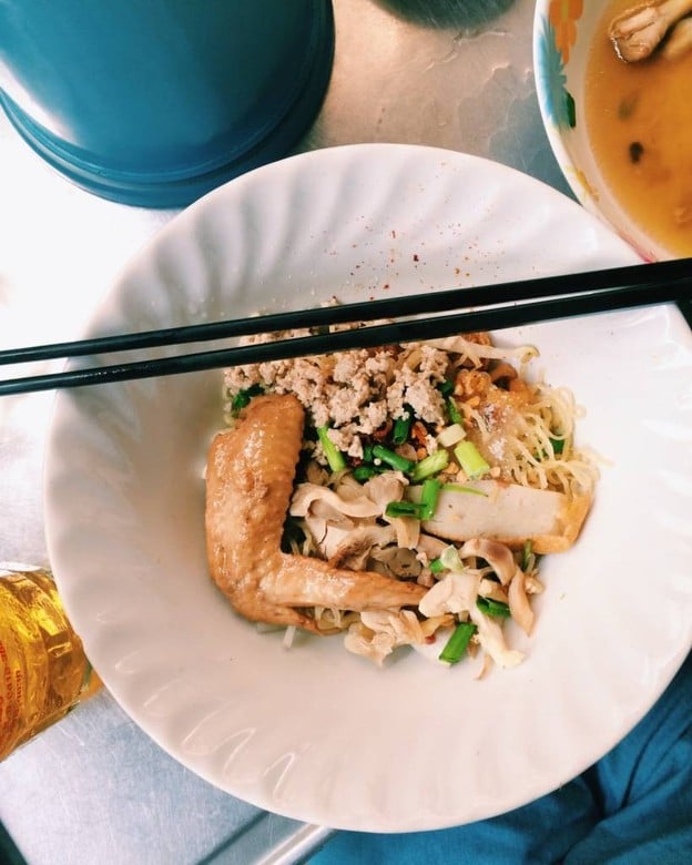ก๋วยเตี๋ยวปีกไก่ สายน้ำผึ้ง สุขุมวิท สุขุมวิท