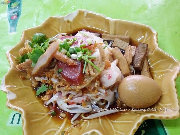 ก๋วยเตี๋ยวหลอดเจ๊แดงเยาวราช