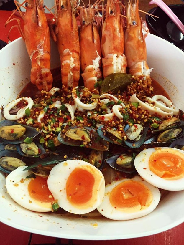 อิคเลช เตี๋ยวยักษ์ ประชาอุทิศ