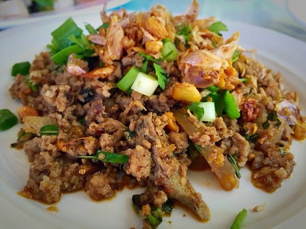 ลาบบ่อทอง