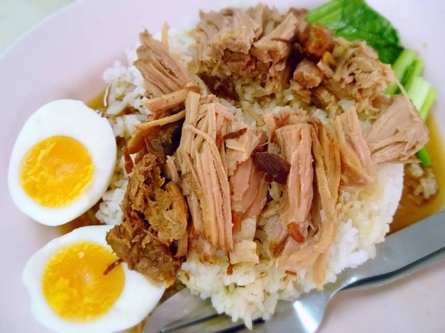 ข้าวหมูแดงแสงทอง หน้าศูนย์ประชุมนานาชาติ ม.อ. หาดใหญ่