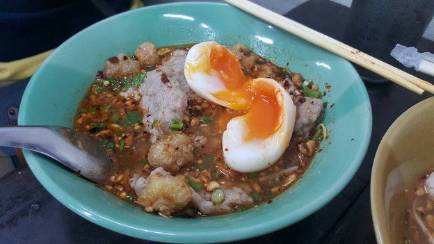 เปลว ก๋วยเตี๋ยวต้มยำโบราณนครปฐม ห้วยขวาง