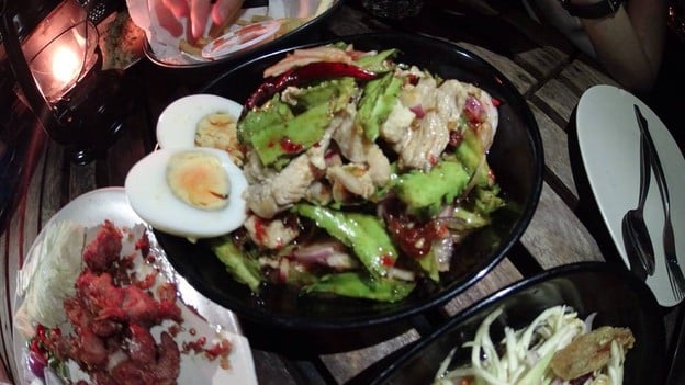 แจ่มจันทร์ บาร์ แอนด์ บิสโทร