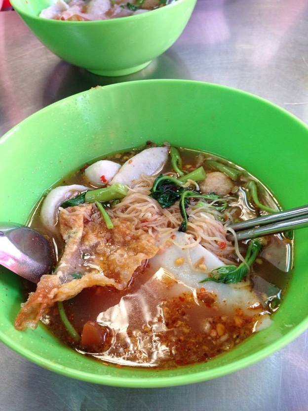 เล่าซา (คลองเตย) ก๋วยเตี๋ยวลูกชิ้นปลา คลองเตย