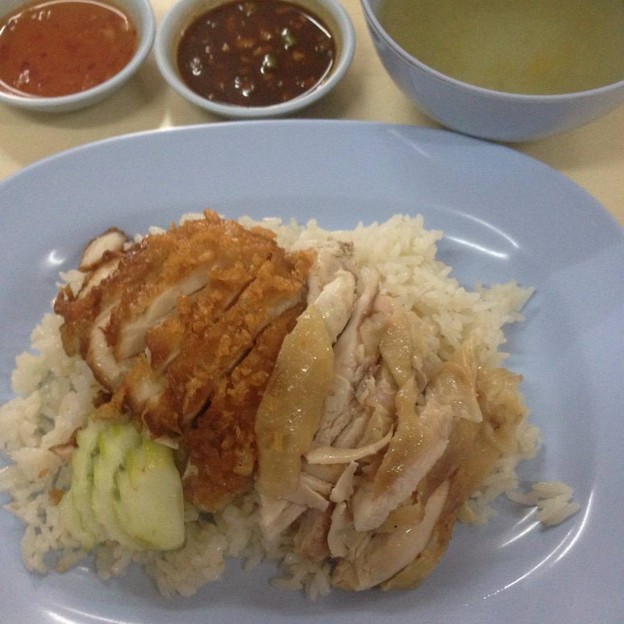 ข้าวมันไก่รุ่งแสง ซอยอารีย์