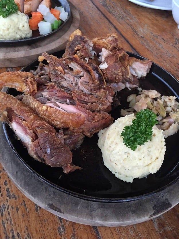 The View Village Restaurant & Karaoke แม่เหียะ