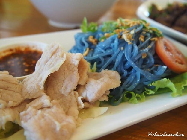 ก๋วยเตี๋ยวอัญชัน