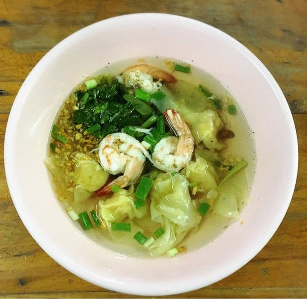 ราชาบะหมี่เกี๊ยวปู-หมูแดงอบน้ำผึ้ง หลัง มช.