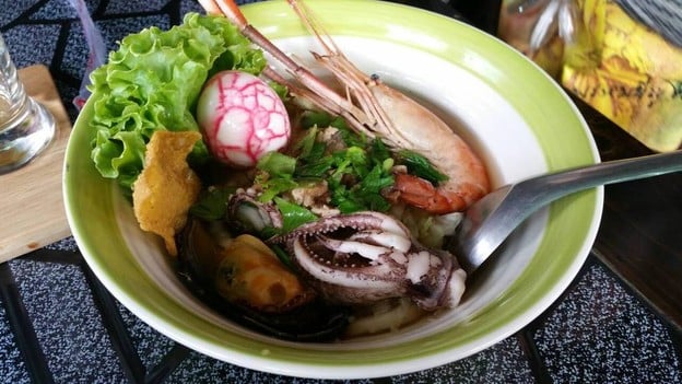 เมนูของร้าน เต-ชา ก๋วยเตี๋ยวไข่ไดโนเสาร์