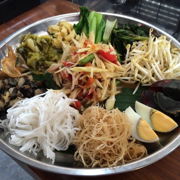 มุมอร่อย เจ๊น้อยป่าหล่าย ภูเก็ต