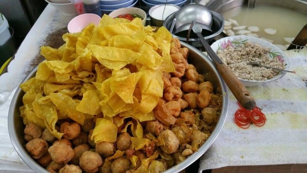 เจ๊หลีลูกชิ้นปลาเจ้าเก่า