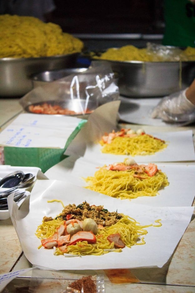 เมนูของร้าน หมี่กระดาษ ตลาดช้างเผือก รับแต่เงินสด  เจ้าแรก เจ้าเดียว ไม่มีสาขา