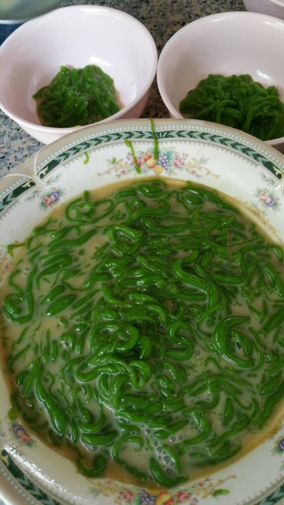 คุณกล้วย ลอดช่องวัดเจษ ตลาดน้ำคลองลัดมะยม