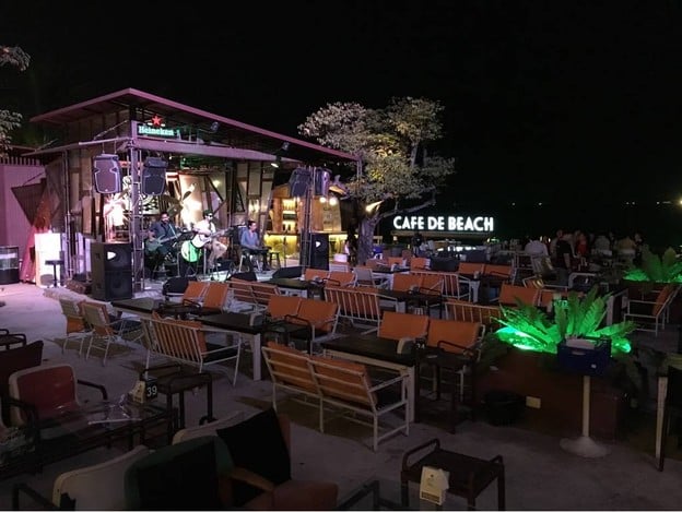 Cafe De Beach