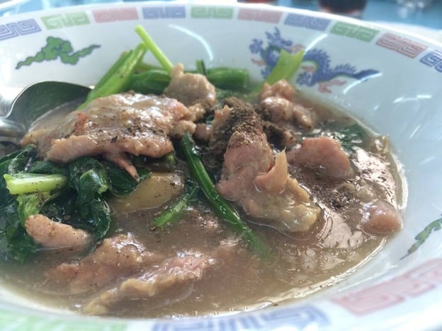 เมนูของร้าน ครัวแต้จิ๋ว คั่วไก่ หมูแดงเตาถ่าน  since 1973 นิมิตใหม่