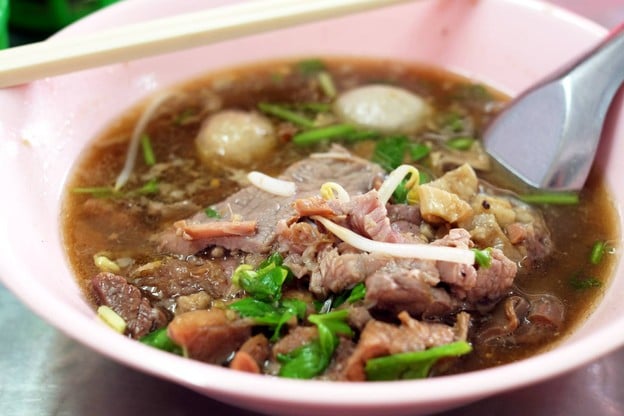 เมนูของร้าน อาเหลียง ก๋วยเตี๋ยวเนื้อตุ๋น ประชานิเวศน์