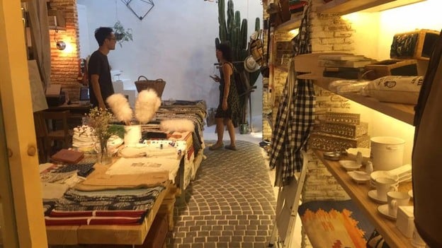 (un) FASHION Cafe & Dining